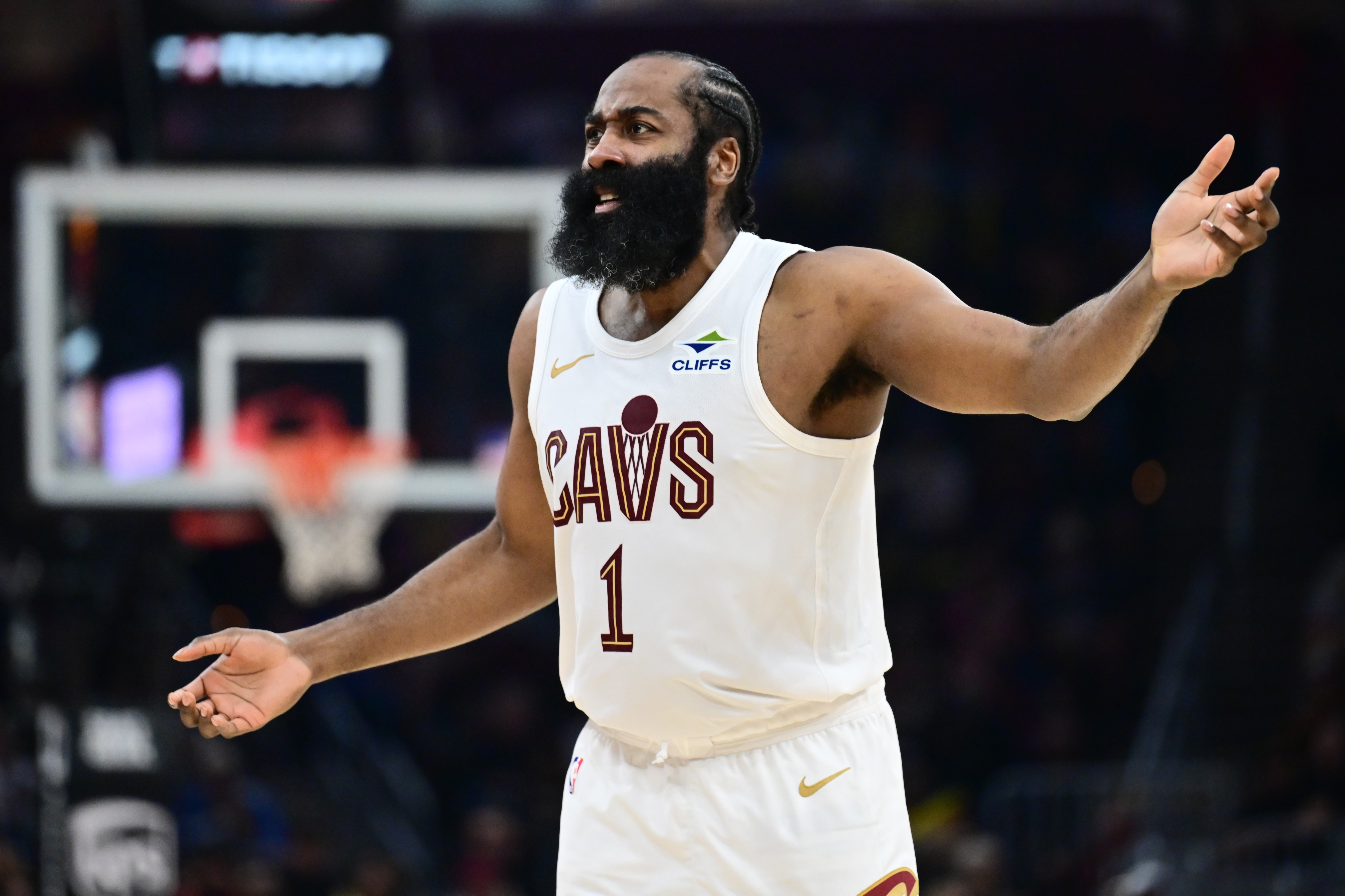 云开体育-哈登&amp;米切尔出战！ESPN明日胜率预测：骑士高达61.8% 魔术为38.2%