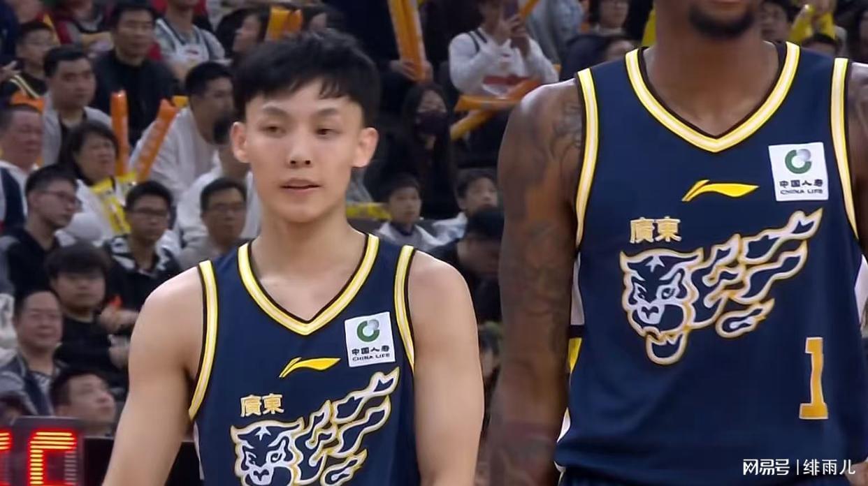 云开体育-挤走胡明轩+取代徐杰！广东锋线奇兵确认上位，杜锋下课倒计时？