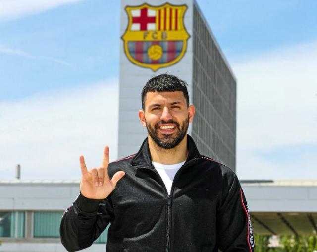开云体育下载APP-官方：阿圭罗加盟巴萨 签约两年