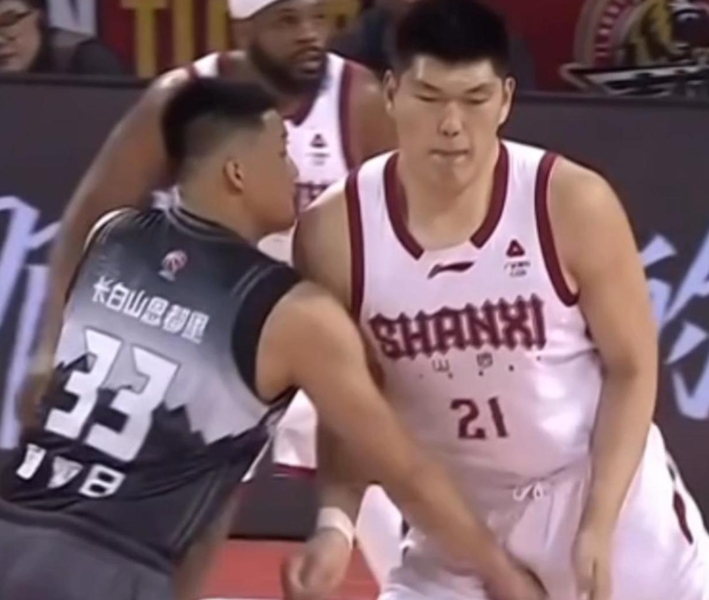 yunkai体育-停赛2场罚款10万！曾繁日生涯第二次因掏裆被重罚，但比上次轻！